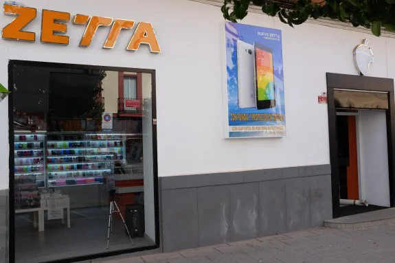 Exterior de una de las tiendas de Zetta en Zafra. :: HOY