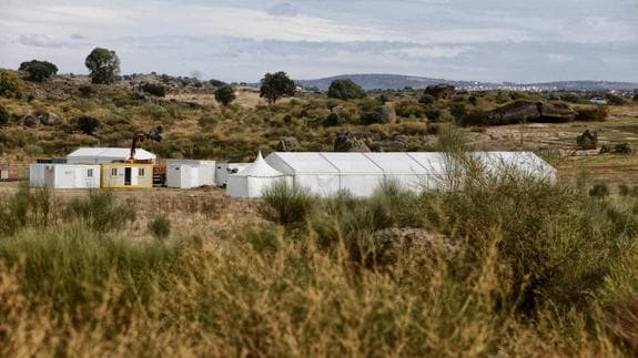 Este es el aspecto que tenía ayer el campamento base de la serie que comenzó a instalarse el lunes en el Barrueco de Arriba.