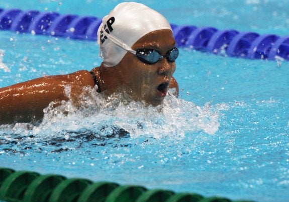 Isabel en pleno esfuerzo en su prueba favorita, los 100 mariposa. :: Comité paralímpico español