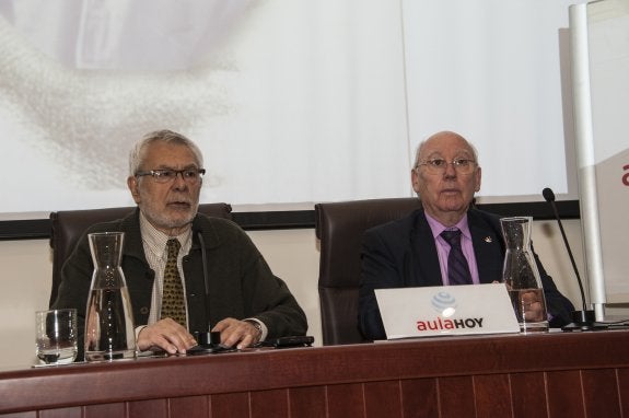 Luis Leal durante un momento de su intervención. :: pakopí