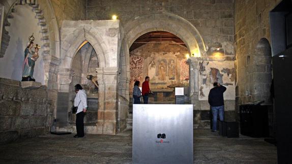 La iglesia de Santiago Apóstol en Belmonte, una de las Aldeas Históricas de Portugal.