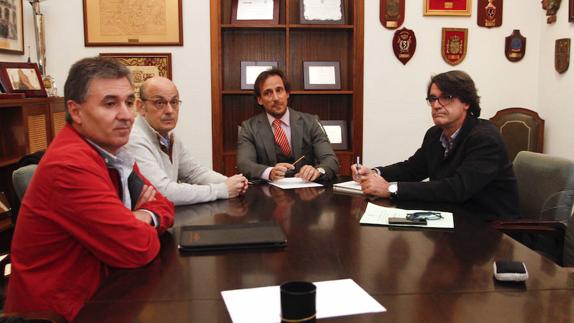 Reunión de los técnicos en el Ayuntamiento de Cáceres esta mañana.