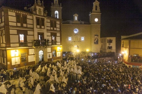 Los vecinos de Torrejoncillo disfrutaron de su fiesta. :: jorge rey