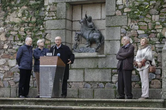 José Ramón Alonso de la Torre, director de la Esad, convocó la tercera edición del premio. :: l. cordero