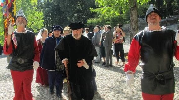 Recreación de la entrada de Carlos V en Yuste.