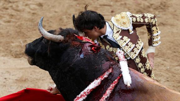 Andrés Roca Rey, exalumno de la Escuela Taurina de Badajoz, abrió el lunes la puerta grande de Cañaveralejo.