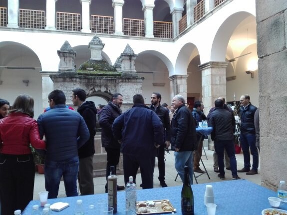 Ayer se celebró el desayuno navideño en el centro San Antonio. :: g. c.