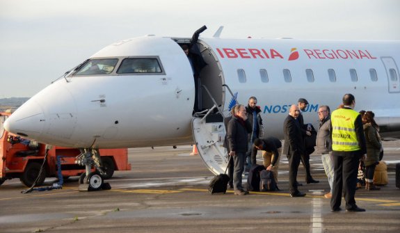 Aeropuerto de Badajoz, un avión para dos únicos destinos. :: hoy