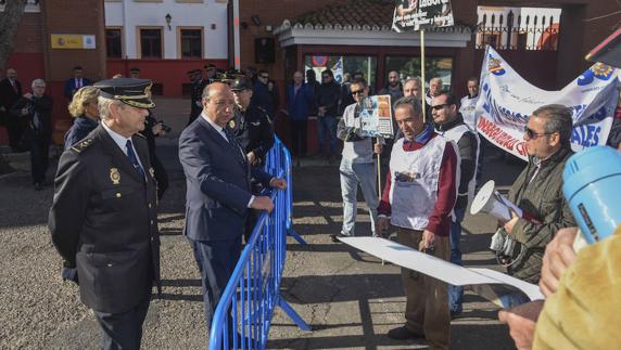 Germán López Iglesias en la Jefatura Superior de Policía en Badajoz.