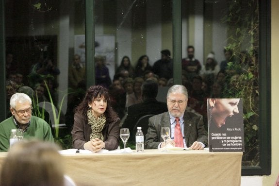 A. Rubio indica en Aula HOY que la violencia no tiene género