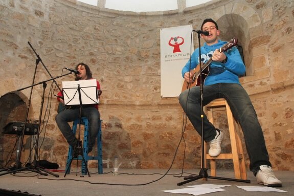 Un concierto en el Espacio para la Creación Joven, situado en el barrio de San Juan. :: andy solé