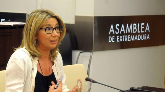 La portavoz del Grupo Popular en la Asamblea de Extremadura, Cristina Teniente, en una imagen de archivo /