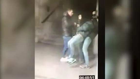 La Policía busca a los autores de un atraco en el Metro de Madrid por el método del 'mataleón'