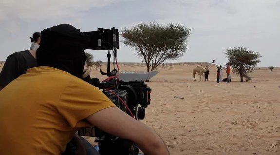 Imagen del rodaje de 'Palabras de Caramelo' en el desierto del Sáhara Occidental. :: hoy