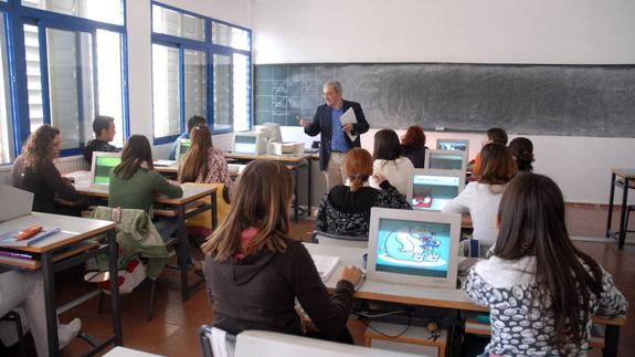 Educación defiende la necesidad de oposiciones, pero decidirá la Mesa Sectorial