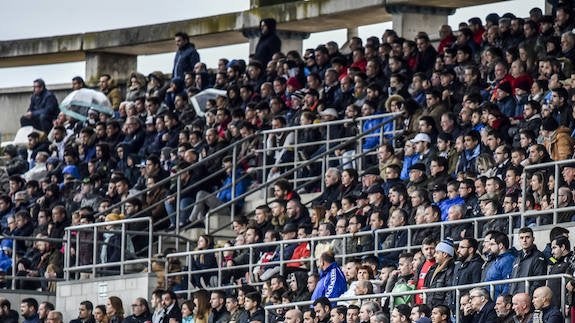 La Tribuna del Nuevo Vivero se llenó de aficionados en un fenomenal