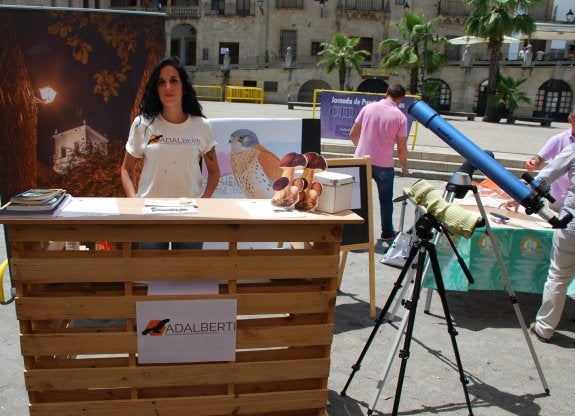 Miriam Marín coordina una de las propuestas. :: JSP