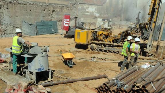 Trabajadores en una obra.