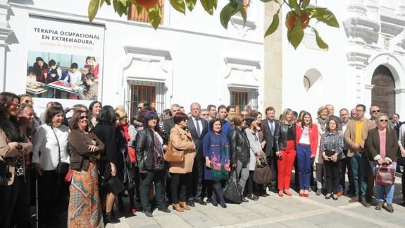 Acto celebrado en las puertas de la Asamblea con motivo del Dïa Internacional de la Mujer