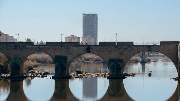 Río Guadiana a su paso por Badajoz:: HOY