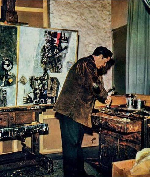 Antoni Clavé en su estudio, 1959