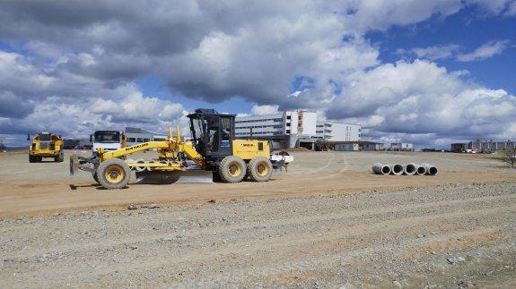 El nuevo hospital continúa en obras para terminar la primera fase. :: 
