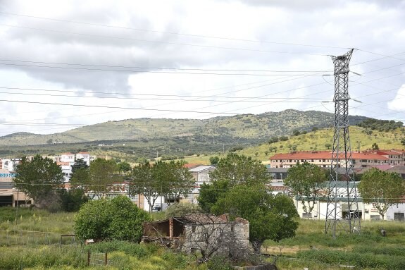 La sierra del Merengue, al fondo, donde Gas Natural Fenosa proyecta 15 aerogeneradores. :: david palma