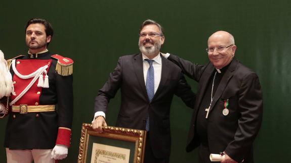 Amadeo Rodríguez: "Hay que ser muy valientes para hacer hijo adoptivo a un obispo"
