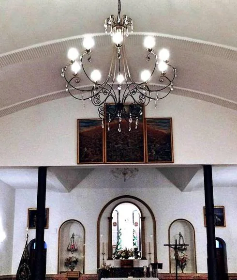 La Ermita estrena lámpara gracias a una donación anónima