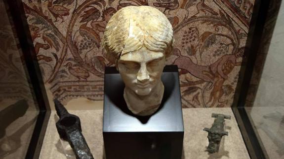 Piezas romanas que pueden verse en la exposición itinerante.