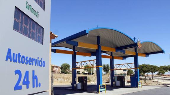 UCE Extremadura asegura que las gasolineras atendidas no siempre son más caras