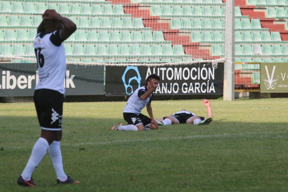 Martins y Troiteiro, hace justo un año, cuando se dio una carambola que el Mérida no aprovechó. :: J. M. R