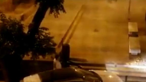 Un vecino grabó lo sucedido:: EMERGENCIAS SEVILLA