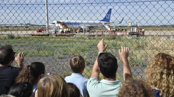 Los familiares se han acercado a despedir a los militares de la Brigada Extremadura