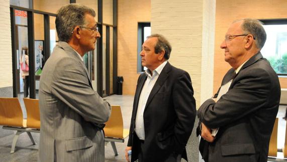 José Villa, Juan Francisco Cerrato y José Luis Viñuela durante el juicio celebrado en Mérida.