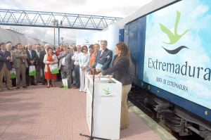 Marca Extremadura paseó la imagen de la región por España, en la imagen, Lola Pallero en la presentación del 'Expotren' en Salamanca. / HOY