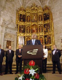 El presidente de Caja Extremadura inaugurando el XXVIII Salón. /HOY