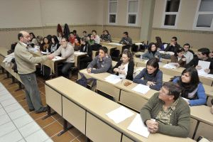 DOCENCIA. Un grupo de alumnos del CAP en una de las clases, la semana pasada en Badajoz. / JOSÉ VICENTE ARNELAS