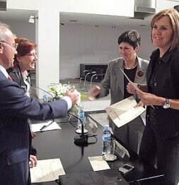 Los ganadores recibieron sus premios ayer tarde. / L. CORDERO.