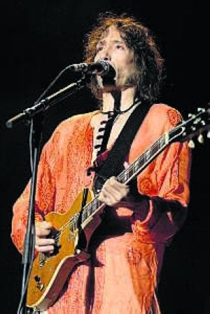 Robe durante una actuación de 'Extremoduro', en Valladolid. / EFE