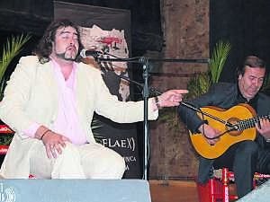 Miguel de Tena regresa a la exaltación de la saeta. ::                             R. H.