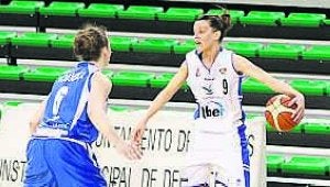 La capitana Toñi Hernández, ante Nogueira, del Extrugasa ::
ARMANDO