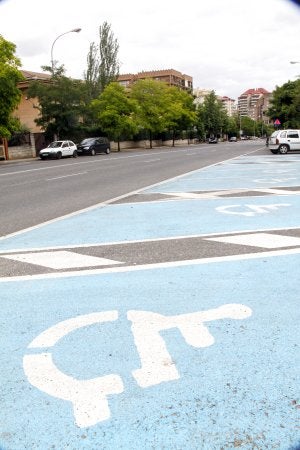 Aparcamientos para discapacitados en Rodríguez de Ledesma. ::                             CH.