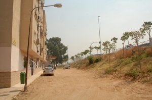 La calle Ramón Salas Terrón es de tierra. ::                             CASIMIRO  MORENO