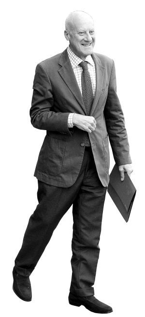 A sus 76 años, Foster corre maratones, esquía y monta en bici. ::                             EFE