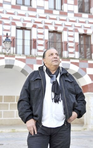 Alejandro Vega se siente muy satisfecho de haber nacido en la Plaza Alta. ::                             ARNELAS