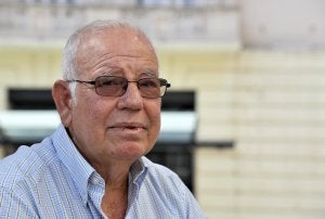 El poeta que escribe sobre la ausencia