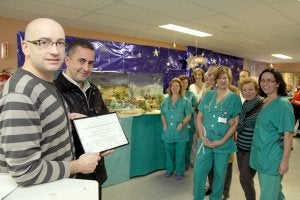 Entrega del premio al belén de la planta cuarta. ::
MARISA NÚÑEZ