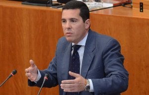 Nevado-Batalla, en su exposición a los diputados. ::
BRÍGIDO