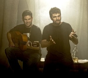 Los hermanos Muñoz, Jose y David, 'Estopa', presentan en la capital pacense su último trabajo. ::                             HOY